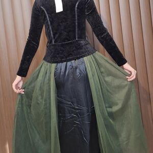 Elegant Black and Green Velvet Dress